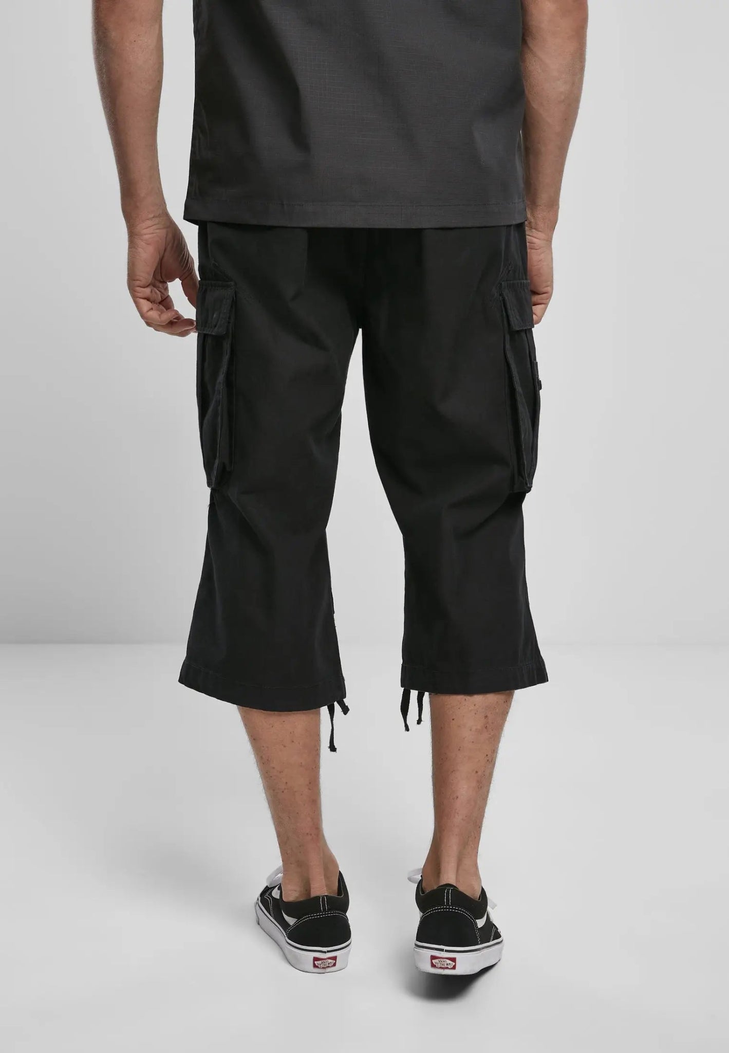 Industry 3/4 Cargo Shorts - AXON