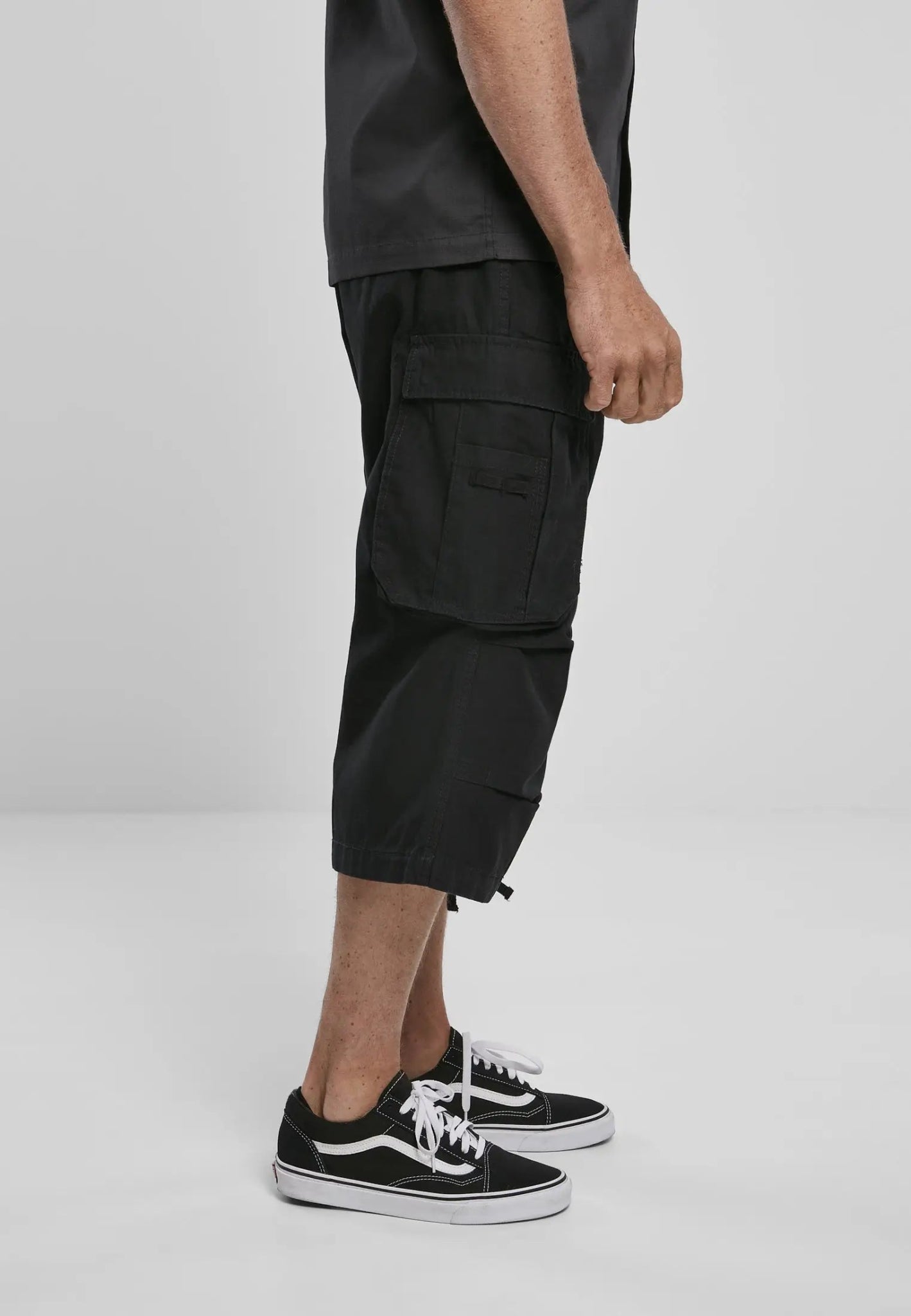 Industry 3/4 Cargo Shorts - AXON