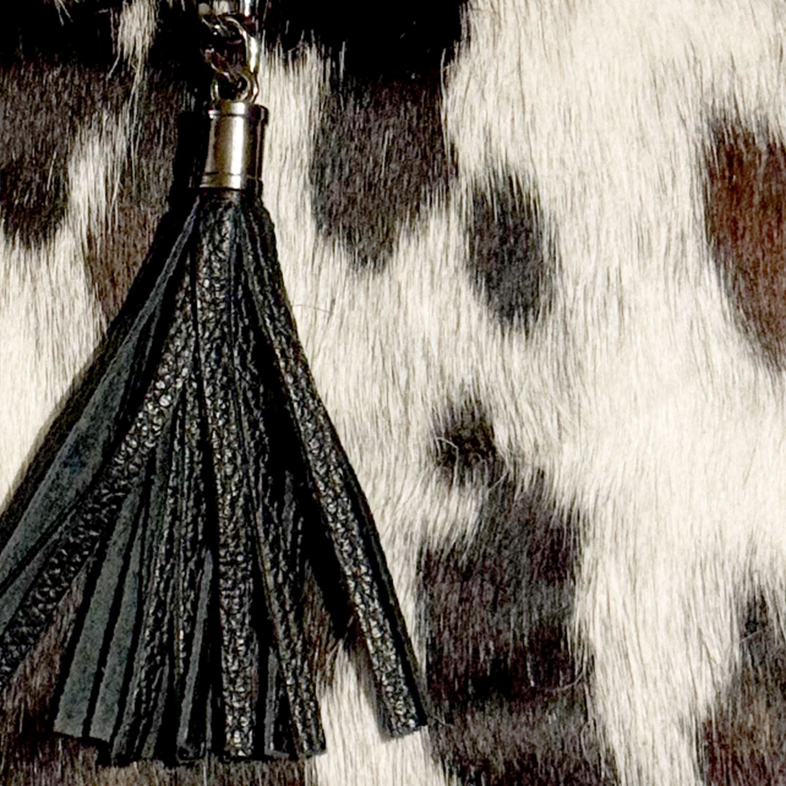 Kopie von Runde Umhänge Handtasche mit Kuhfell - AXON