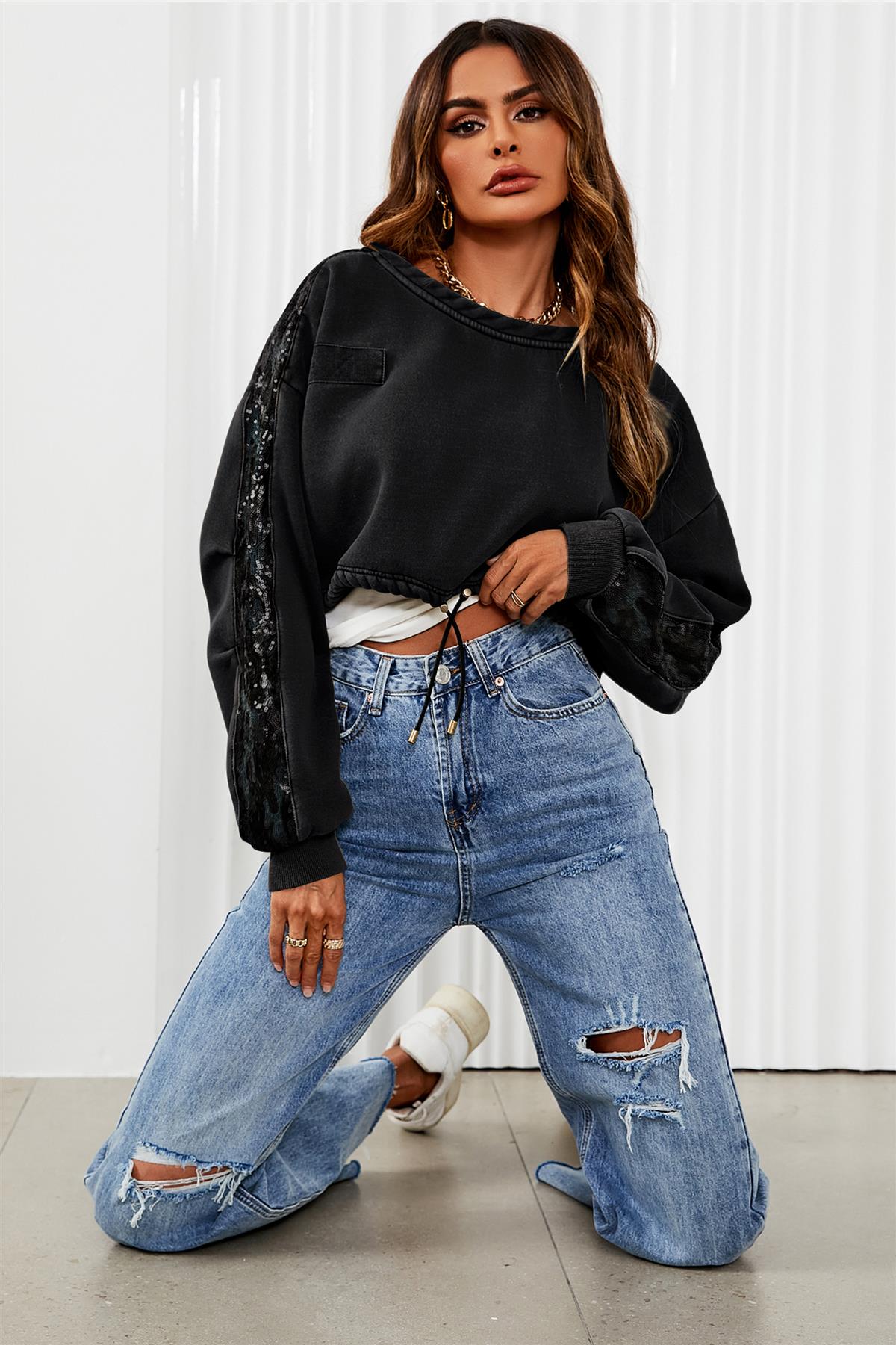 Oversized Sequin Detail Cropped Sweatshirt In Black - AXON