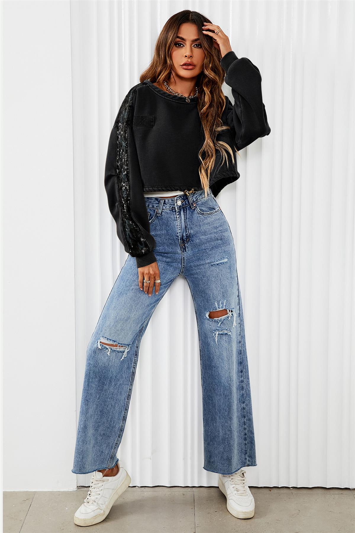 Oversized Sequin Detail Cropped Sweatshirt In Black - AXON