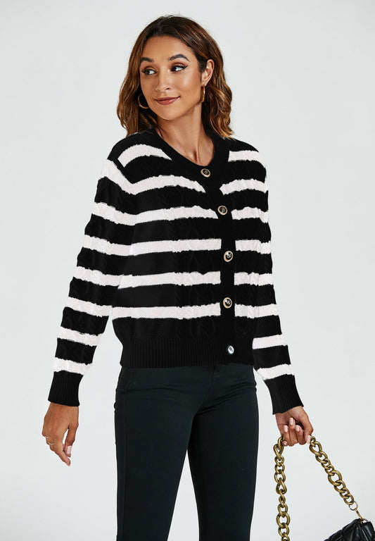 Schwarze - weiße Strickjacke mit Streifenmuster - AXON